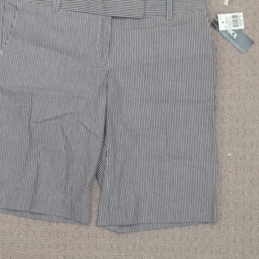 Grey short - Picture 3 of 3